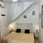 Pericle Apartment & Room